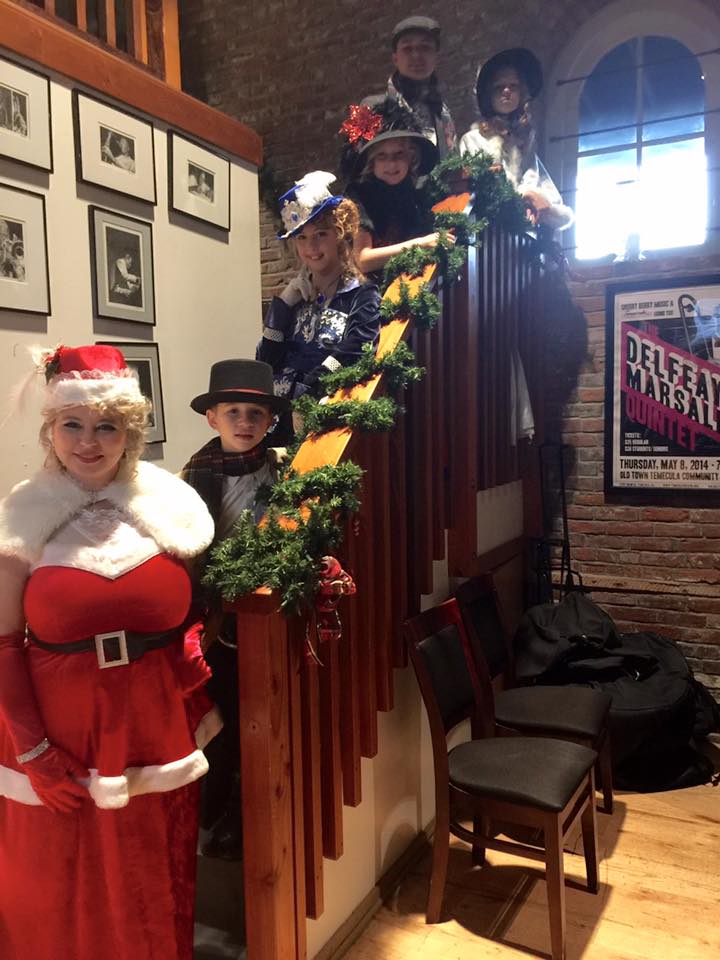 Dickens Carolers